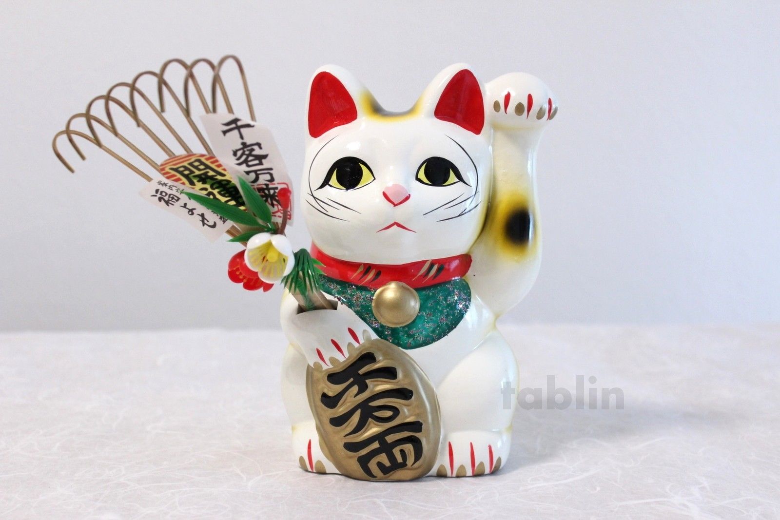 Maneki Neko: Japan's Beckoning Cat